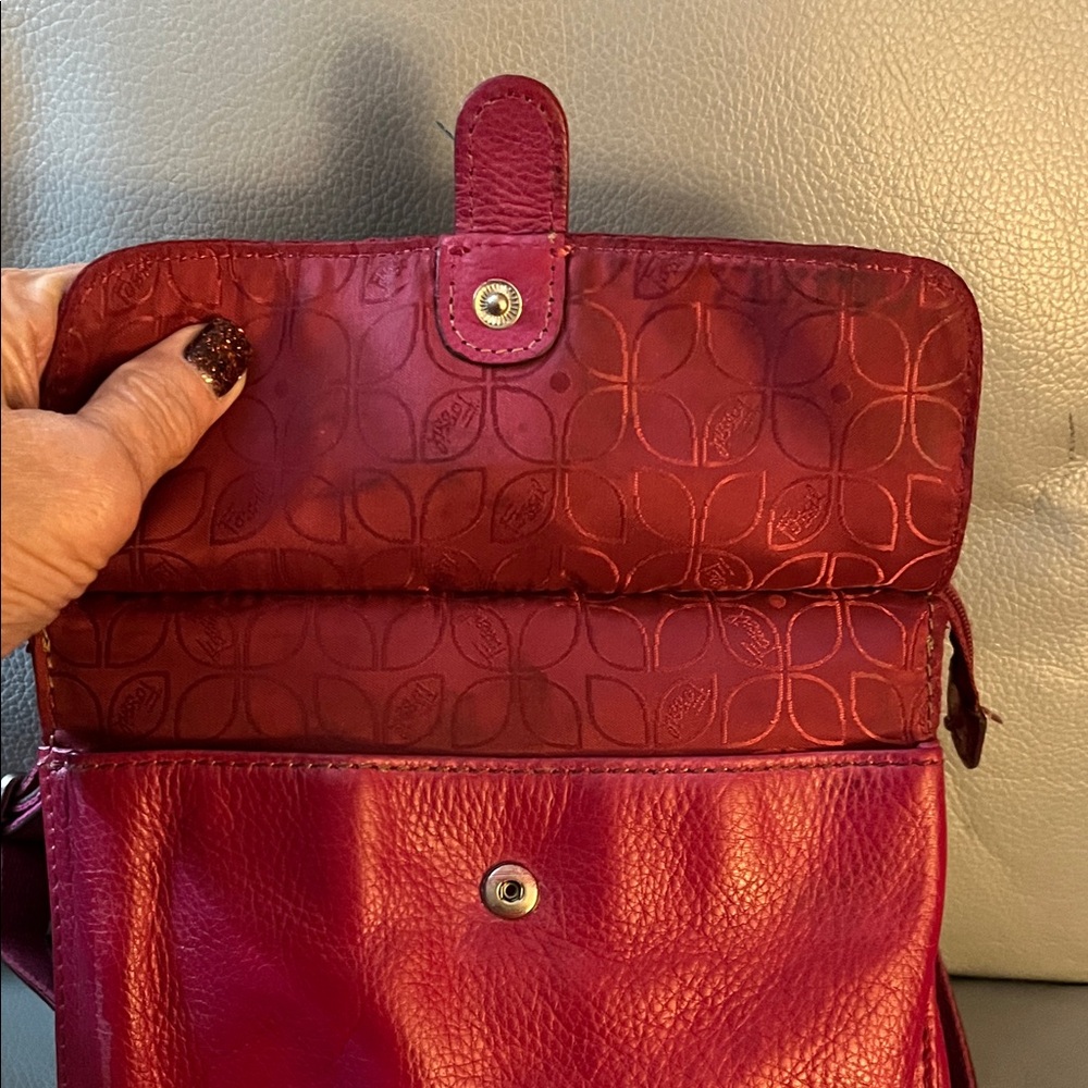 Fossil Deep Red Leather Crossbody  Messenger Bag - Picture 3 of 16